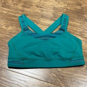 Lululemon green criss cross Sports bra